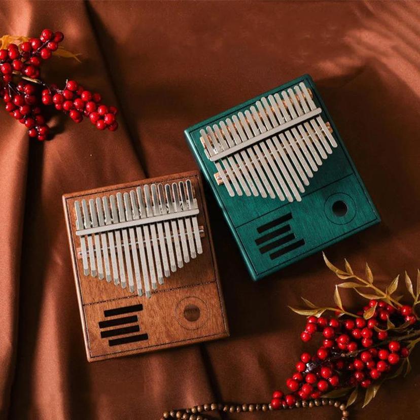 A Musical Instrument With Keys - Retro Kalimba 17 llave pulgar piano