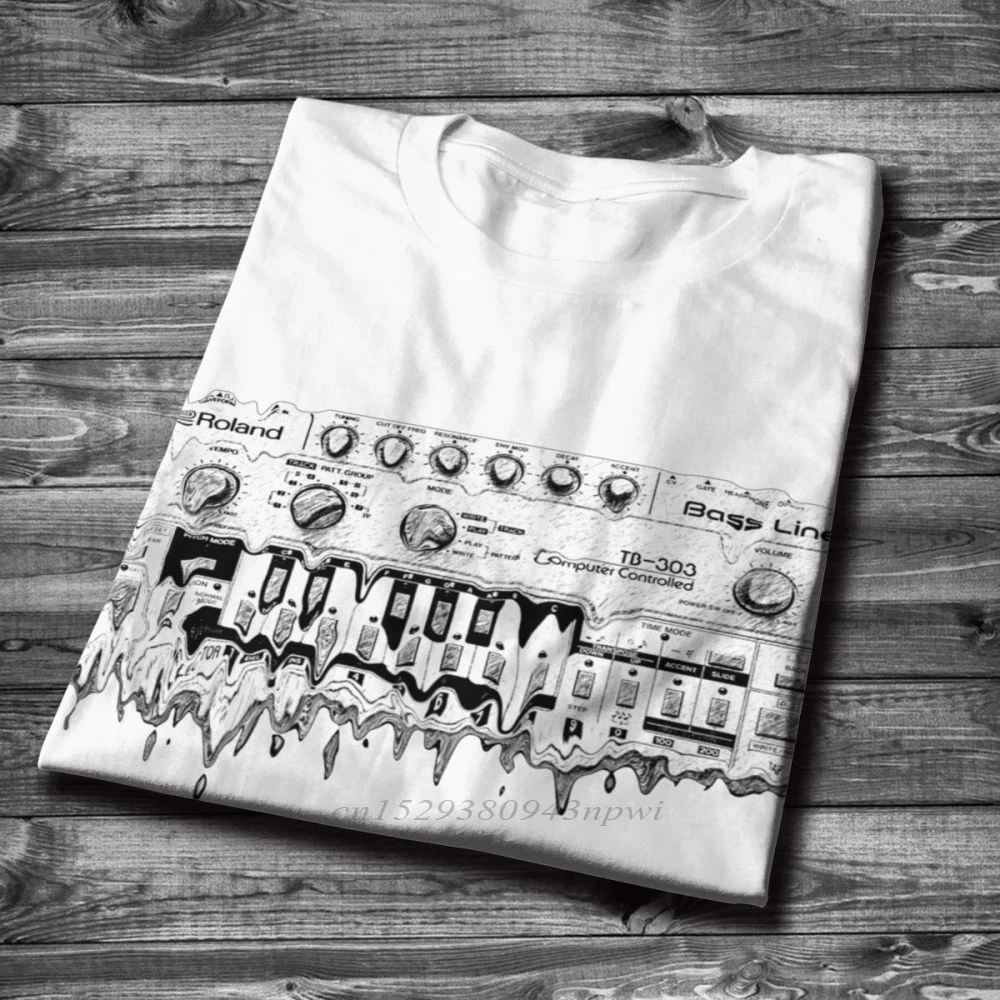 Camiseta de Synthesizer Roland - Musical Instrument Synthesizer reseña y precio